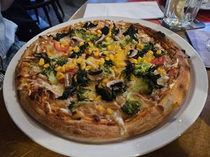 Pizza mit Gemüse at Debakel in Hannover