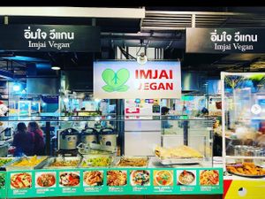Fab to mix and match dishes at Im Jai - Veg Food Stall in Chiang Mai
