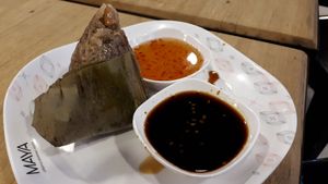 Rice wrap with sauce on the side at Im Jai - Veg Food Stall in Chiang Mai