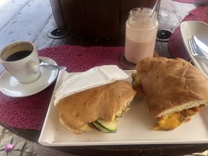 Coffee and a sandwich   at Cape Fruit in Santa Maria