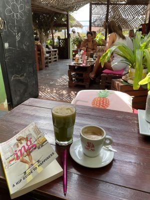 Latte and juice  at Cape Fruit in Santa Maria