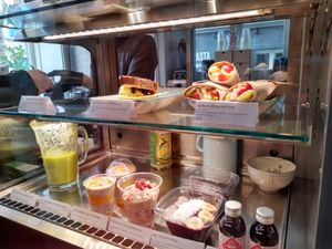 Wraps, sandwiches, puddings at Klara's Kitchen - Take Away in Zurich