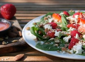 Strawberry-field-salad at VIDA in Konstanz