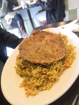 Burger with fried rice at OKEY Al Natural in Lima