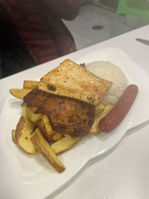 Bistec plate  at OKEY Al Natural in Lima