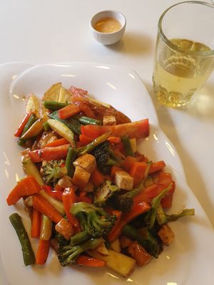 saltado de broccoli at OKEY Al Natural in Lima