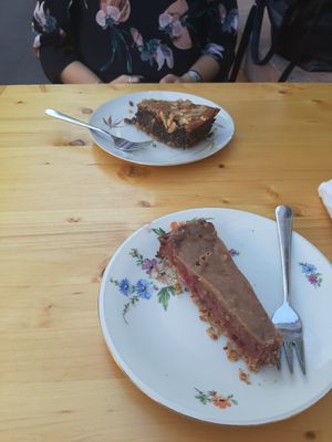 Preiselbeer-Haselnusskuchen | Mohnkuchen at Huber in Freiburg