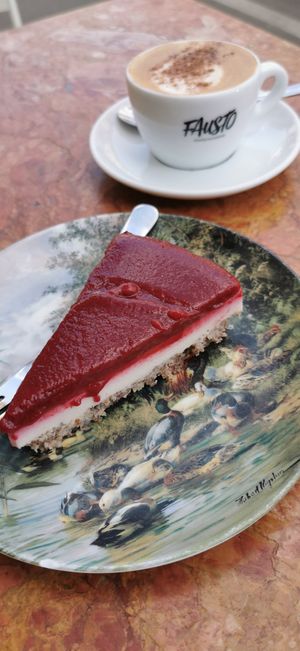 Veganer Himbeerkuchen at Huber in Freiburg