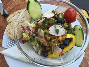 Kichererbsensalat at Huber in Freiburg