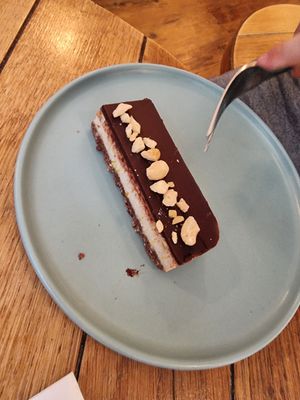 Snickers style cake at Naspolya Nassolda in Budapest