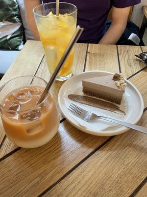 lemonade, iced chai and caramel chai cake  at Naspolya Nassolda in Budapest