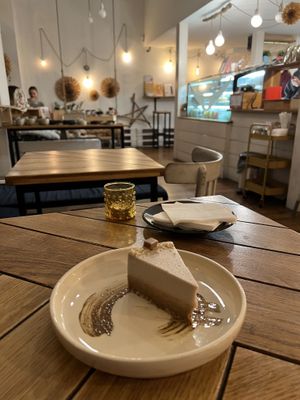 Cashew/caramel/chai Latte  at Naspolya Nassolda in Budapest