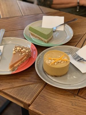 Raw cake: Avocado, Apple, Pumpkin 🌱 at Naspolya Nassolda in Budapest