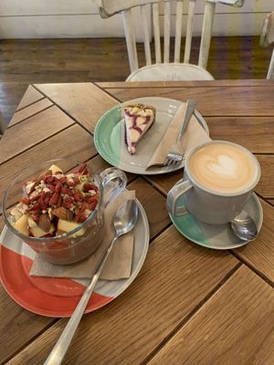 Granola, cheese cake and almond cappuccino at Naspolya Nassolda in Budapest