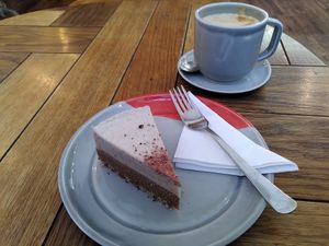 Raw cheesecake at Naspolya Nassolda in Budapest