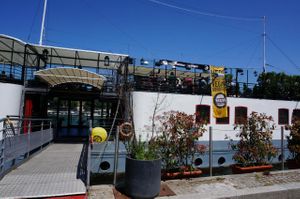 Hank sur Seine at Hank sur Seine in Paris