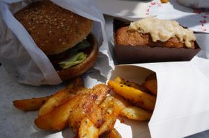 L'Allumé Burger and Carrot Cake at Hank sur Seine in Paris