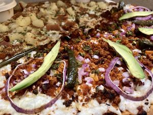 Pizza hawaiana y mexicana   at U.to.pi.a in Mexico City