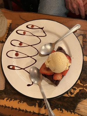 Brownie a la mode  at U.to.pi.a in Mexico City