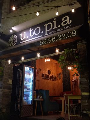Cozy inside & outside area at U.to.pi.a in Mexico City