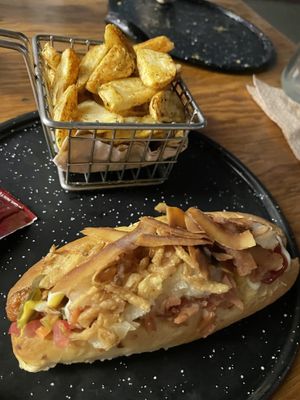 Hawaiian hotdog   at U.to.pi.a in Mexico City