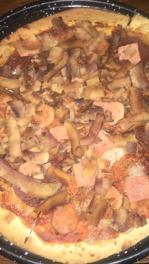 Pizza « meat lovers »  at U.to.pi.a in Mexico City