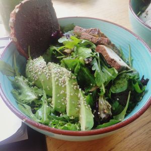 salat mit tofu at Vegan Tiger in Berlin