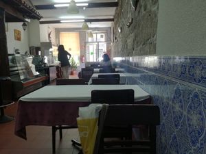 Blue tiles of the sort you find in traditional restaurants at Salpicos Verdes in Porto
