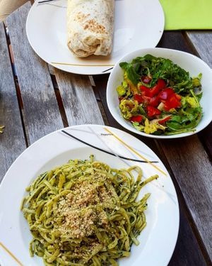 Saitan-Yufka und Tagesgericht Pasta e Pesto at Veganerie Mundgruen  in Mannheim