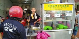 Friendly uncle boss at Sen Ji Mei Wei Vegetarian - Wan Tan Mee - Jelutong in Penang
