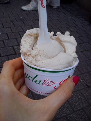 Mandel-Eis at Gelato Go - Hauptstrasse in Heidelberg