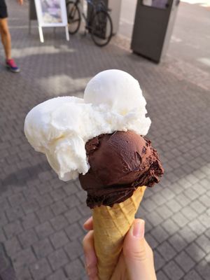 Dunkle Schokolade und Zitrone at Gelato Go - Hauptstrasse in Heidelberg