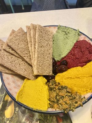 Mezze: crackers with multiple different dips  at Le Botaniste in Ghent