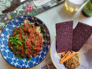 Pasta en voorgerecht (zeewier tartare) at Le Botaniste in Ghent