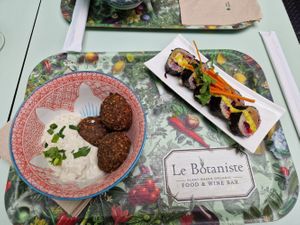 The hemp balls and sushi rolls at Le Botaniste in Ghent
