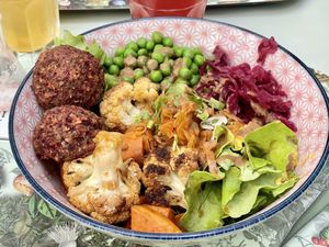 And some extra kimchi (in the middle) on the salad, cause it tastes so good!  at Le Botaniste in Ghent