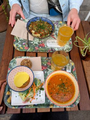 Soup of the day 🍅, summer roll and pasta Bolognese + lemonade 🍋 at Le Botaniste in Ghent