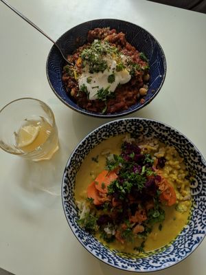 Thai curry bowl and chili at Le Botaniste in Ghent