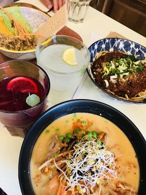 Curry et pâtes bolognaises  at Le Botaniste in Ghent