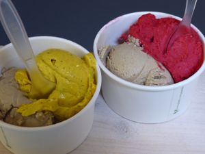 drop ice and some other icecreams (with kurkuma and the other with raspberry's) at Köld in Malmo