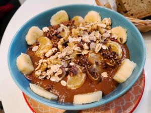 Choco-smoothie bowl at nimmersatt in Vienna