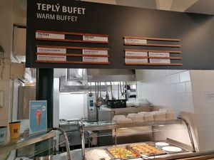 Servery for warm food at Country Life Restaurant in Prague