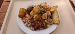 Pay by the weight vegan buffet at Country Life Restaurant in Prague