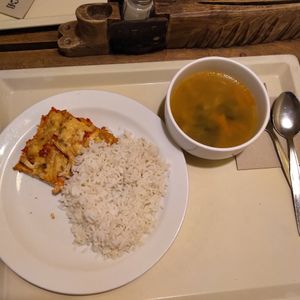Nice pizza and vegetable soup at Country Life Restaurant in Prague
