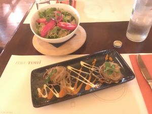 Seasonal salad with 2 scallops with rice noodles  at Matoni in Split