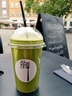 gunnar juice at simpleRAW in Copenhagen