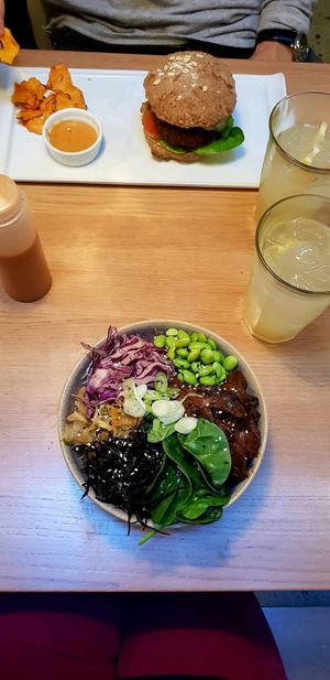 Burger and Bowl at simpleRAW in Copenhagen