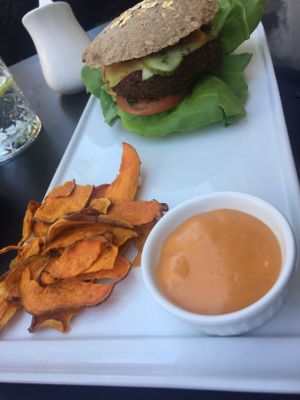 Burger (WITH CHEESE!) at simpleRAW in Copenhagen