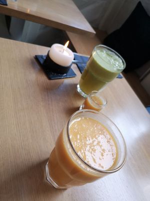 Juices Freddy and Eddie at simpleRAW in Copenhagen