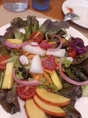 Ensalada de frutas y frutos secos at Fang i Aram in Menorca